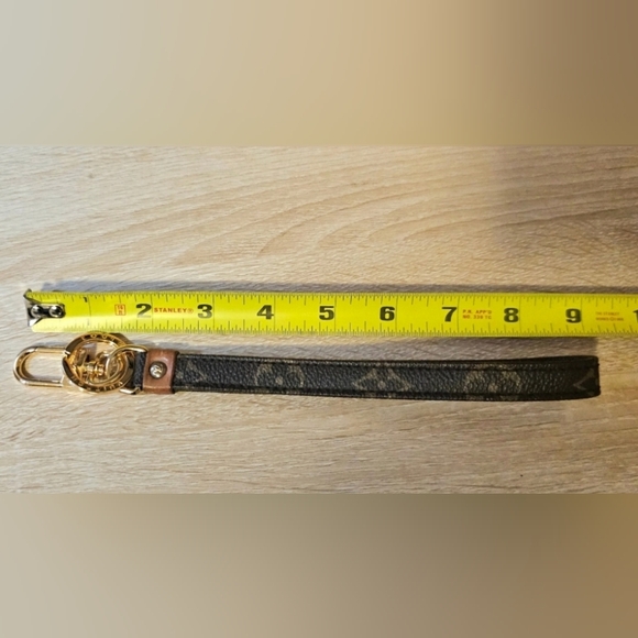 Authentic LOUIS VUITTON Gold Keychain With Monogram Canvas Strap - Picture 8 of 11
